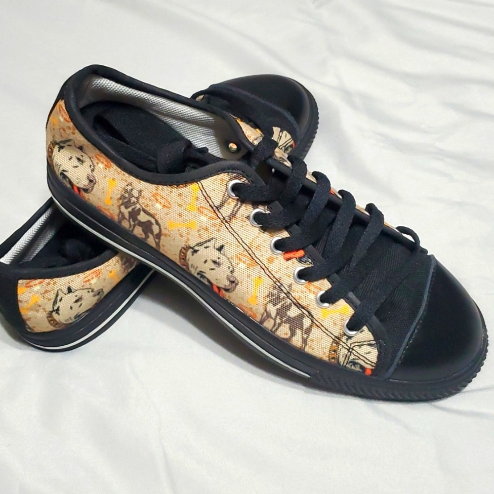 Bully Pit Low cut print shoes size 7 never worn